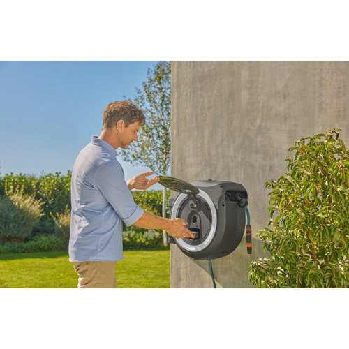 Gardena Akku-Wand-Schlauchbox PowerRoll XL 18V mit 35 m Schlauch in Grau-Weiß - Bild 3