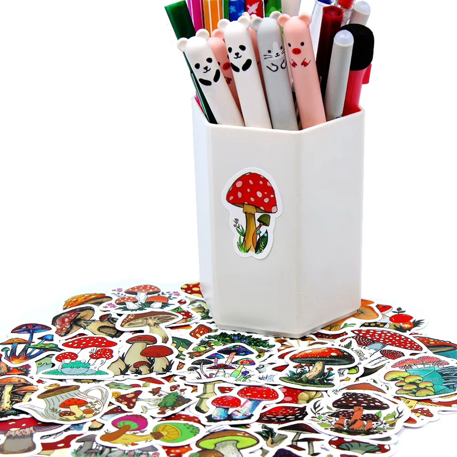 LOLEDE Kawaii Pilz Aufkleber Set mit bunten Cartoon Motiven für Kinder zum Dekorieren von Laptop, Sammelalbum und Kühlschrank, 100 Stück - Bild 3