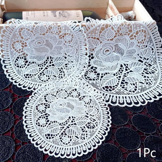 Runder Platzset mit Spitzenstickerei von Yiran Furniture in Weiß, Durchmesser: 15 cm - Bild 1