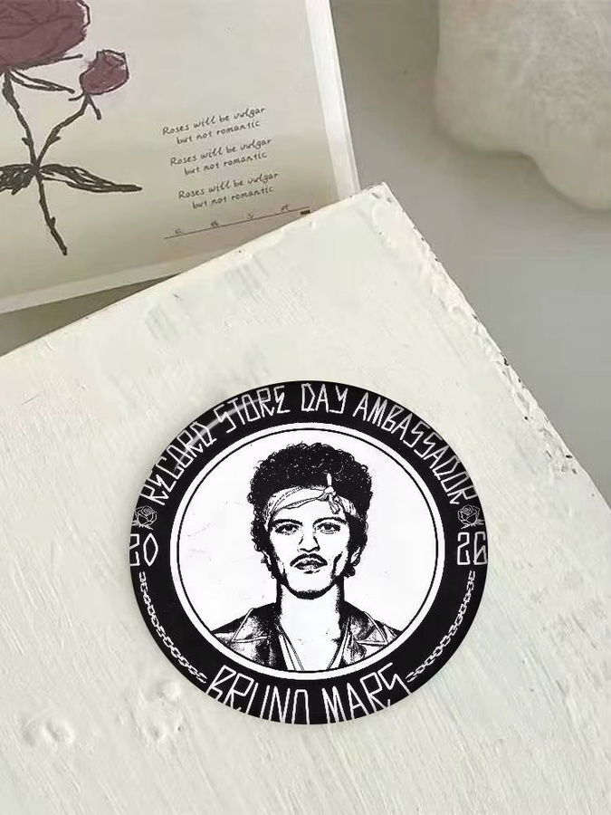 Brosche Bruno Mars The Romantic Button Pin, Unisex - Bild 6