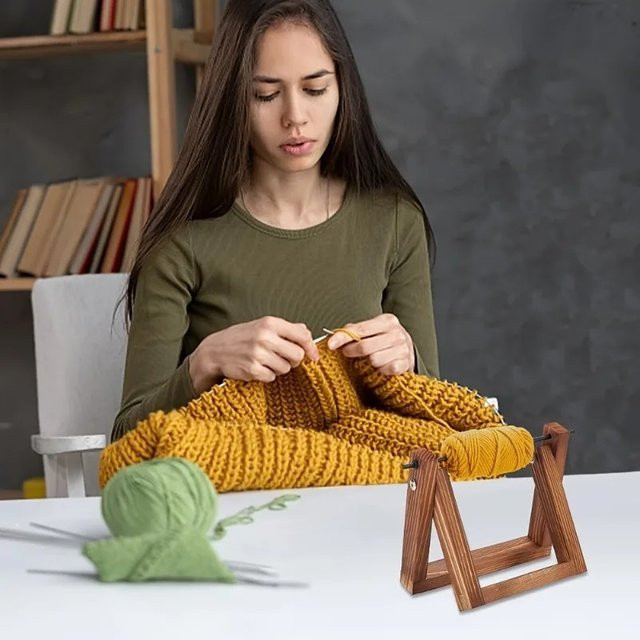 Hölzerner Desktop-Garnhalter in Braun als Faden-Organizer und Aufbewahrungsständer für Handstrickarbeiten - Bild 1
