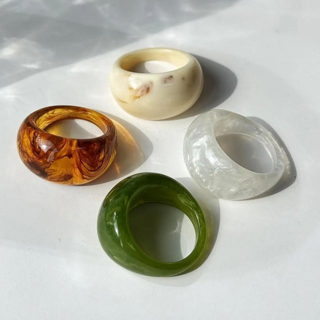 HuanZhi 4er-Set Ringe, Kunstharz, Bunt, Unisex - Bild 1