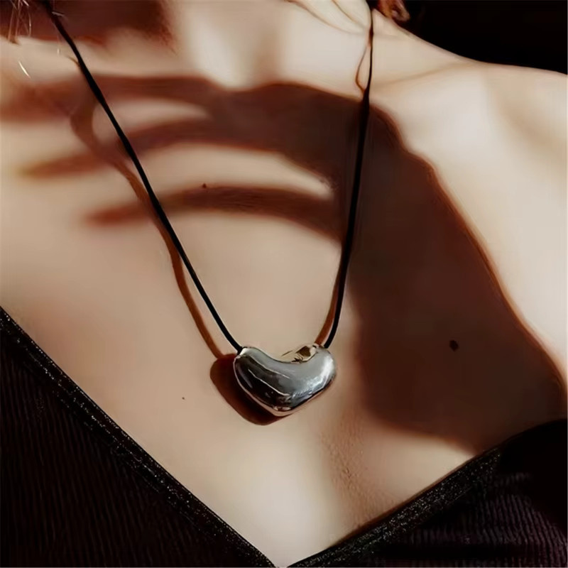 Angelady Seilhalskette mit Wirbelanhänger, Leder, Silber, Unisex - Bild 1