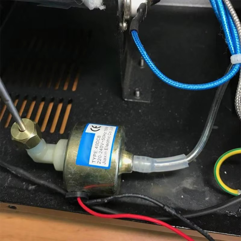 E8BD 18W 40DCB Ölpumpe und Saugmotor für Nebelmaschinen und Wassernebler in Silber, IP65 Schutz für DJ-Showbühnen - Bild 3