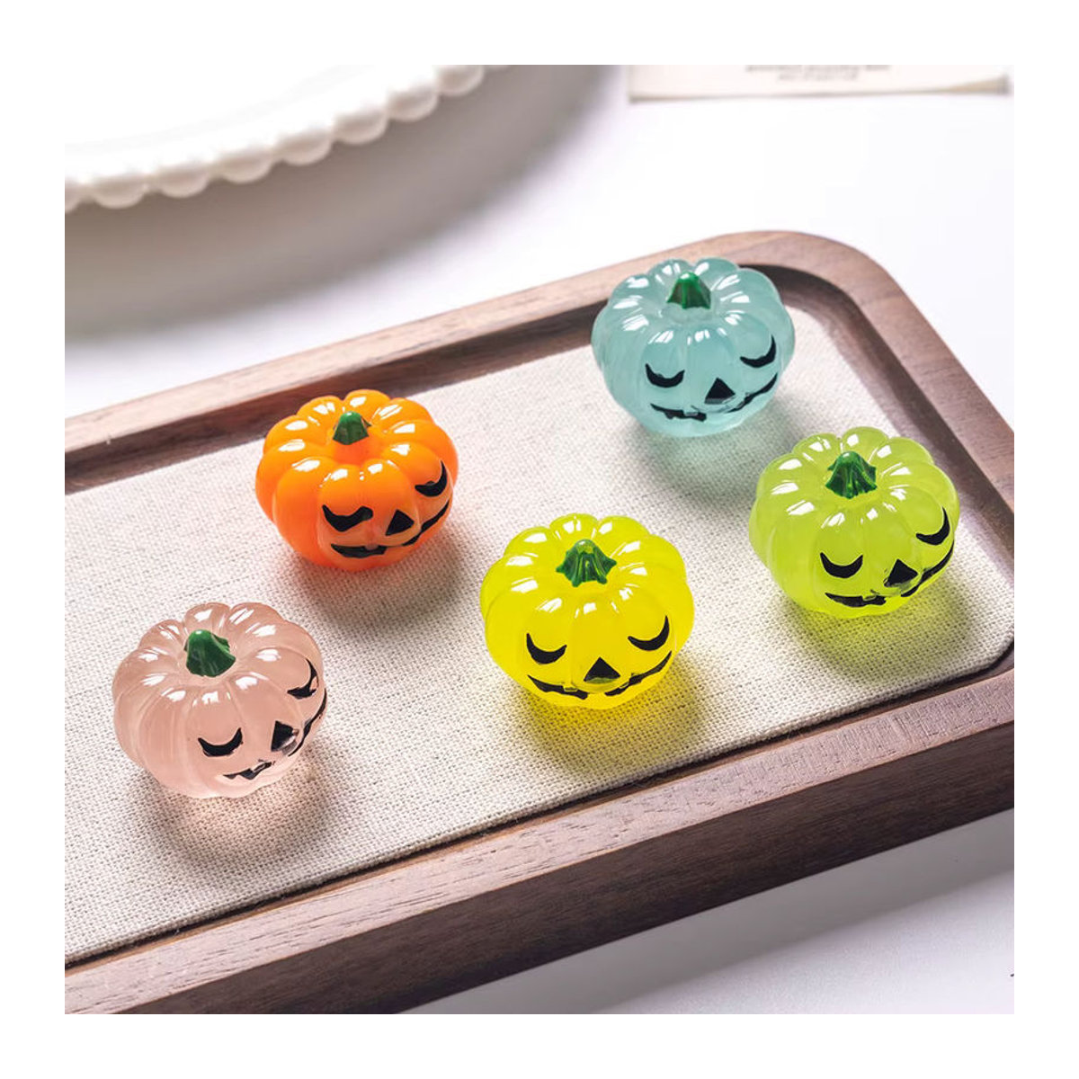 10 Stück Halloween Leuchtende Kürbis Ornamente aus Kunstharz in Mehrfarbig für deine Desktop Dekoration - Bild 3