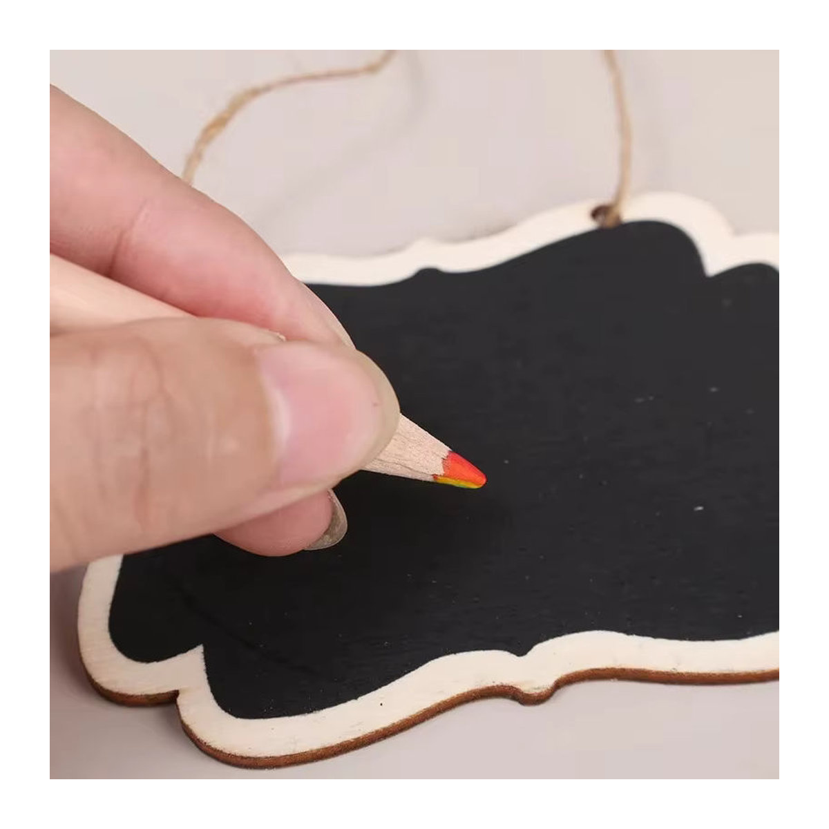 10 Stück Mini-Kreidetafel aus Holz in Schwarz, rechteckig mit Umhängeband, Landhaus-Stil, B: 6 cm, H: 8 cm - Bild 5