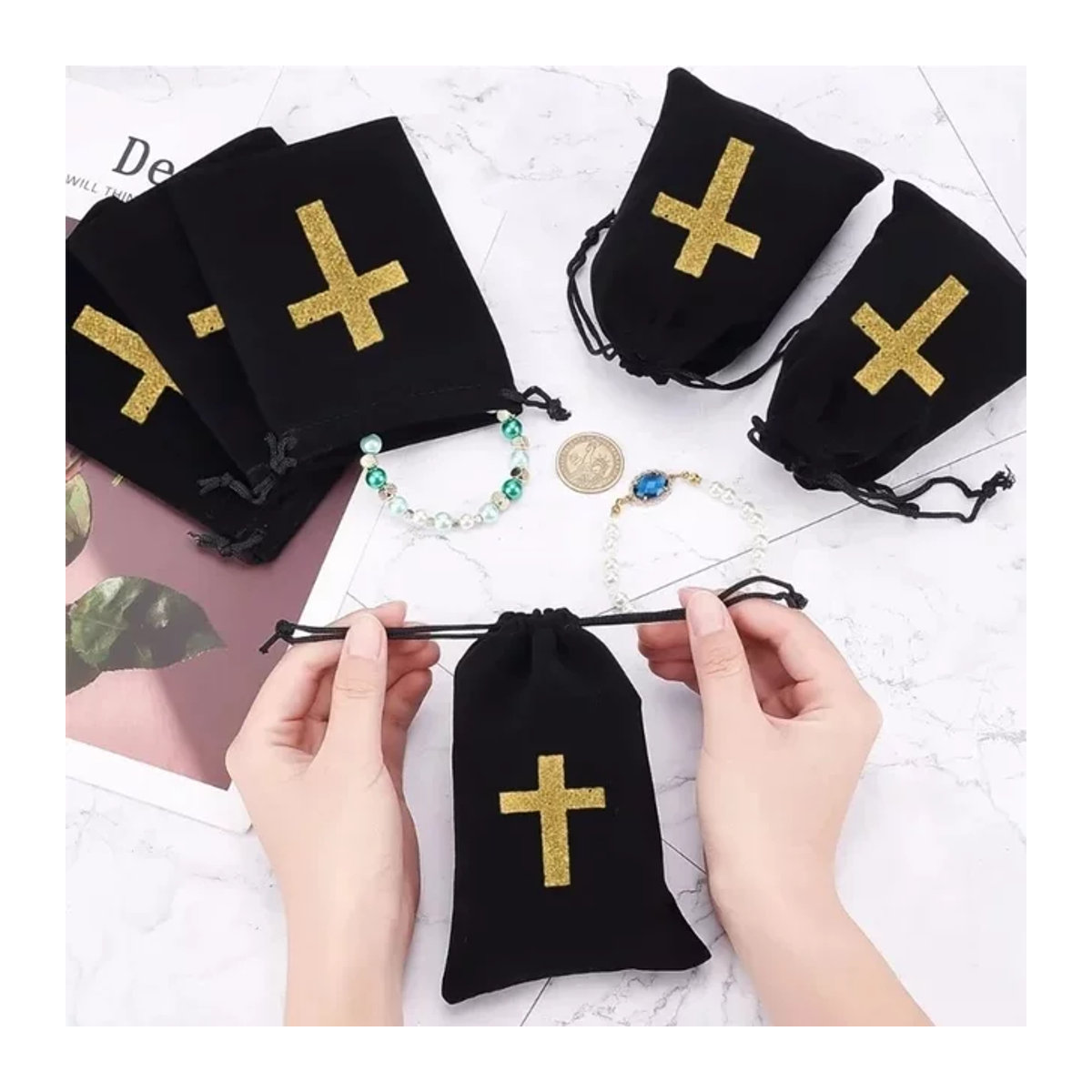 10 Stück schwarze Samtbeutel mit Kreuzmuster und Kordelzug als elegante Stoffbeutel für Schmuck und Geschenke - Bild 1