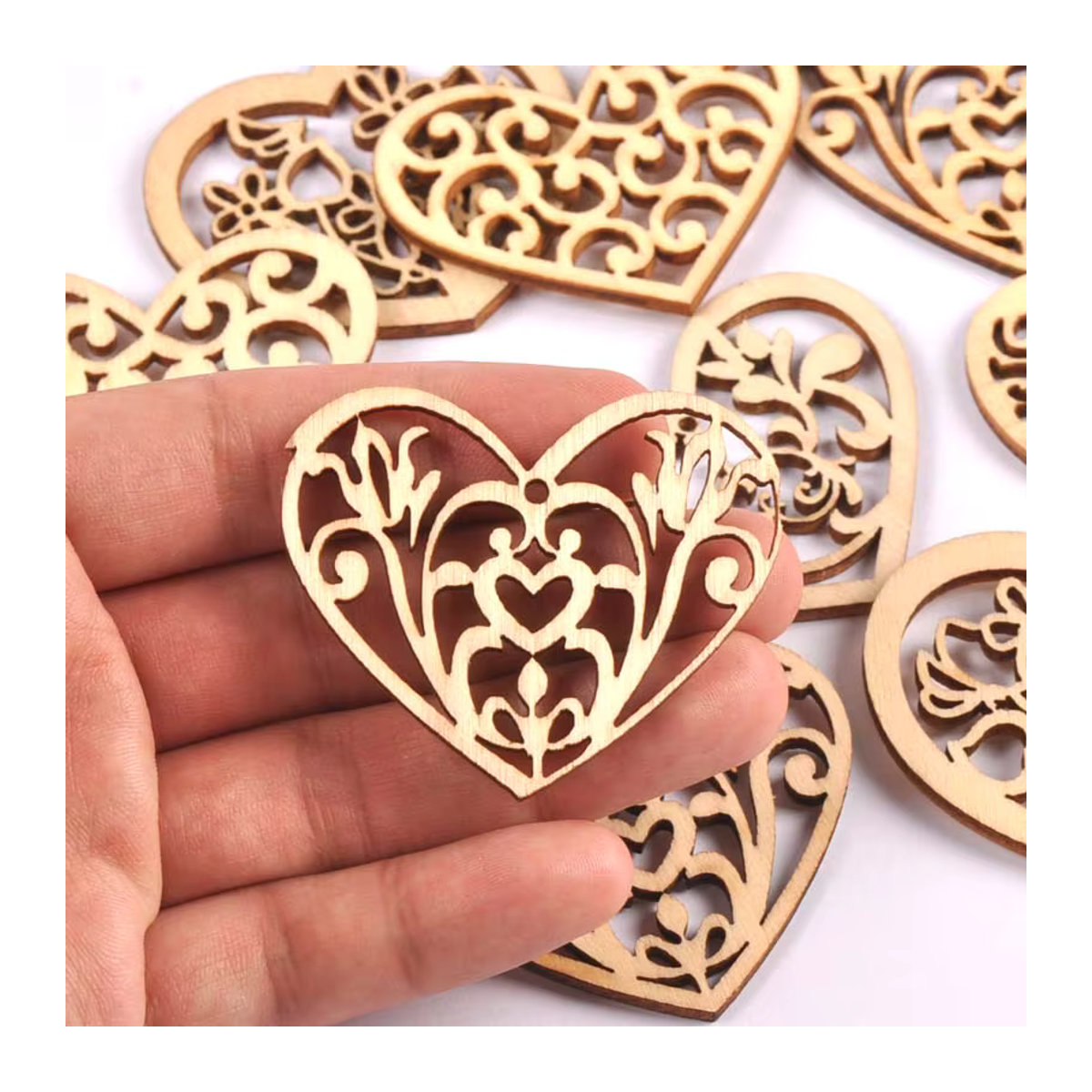 12 Stück Clanroy Holz Anhänger mit Herz und Blumenmotiven in Braun für DIY Bastelarbeiten und Hochzeitsdeko, B/H: 3,8 x 5,0 cm - Bild 2