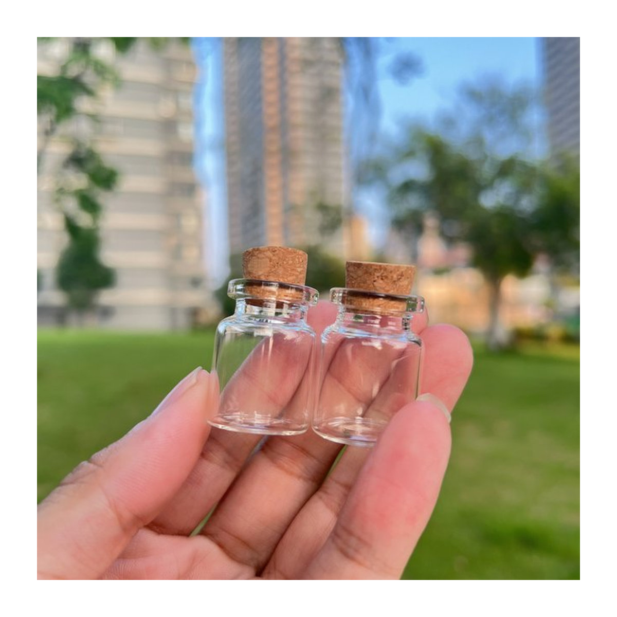 12 Stück Mini-Klarglasflaschen mit Korkverschluss, transparente Glasfläschchen für DIY-Projekte und Partydekoration, rund und stehend - Bild 1