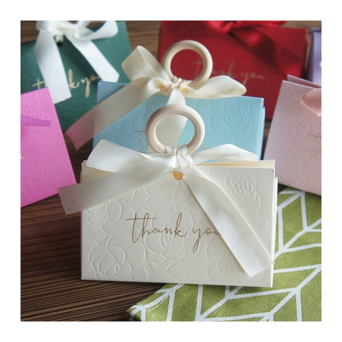 12 Stück TSbansheng Geschenkboxen aus Papier mit Gold-Rose-Design für Schokolade und Macarons in rechteckiger Form - Bild 1