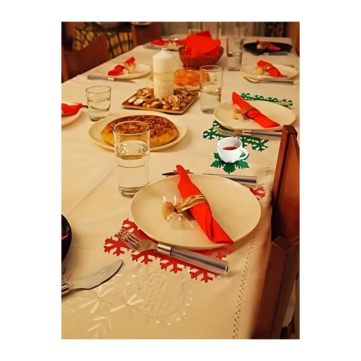 12er-Set Weihnachts-Tischsets aus Filz von IEFMO in Rot, rutschfeste Platzsets für deine Weihnachtsdekoration und Dinner-Party - Bild 3