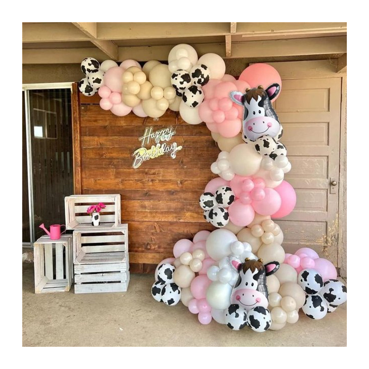 136-teiliges Bauernhof Party Deko Set mit Kuh-Motiv: Rosa und weiße Latex-Ballongirlande für Kindergeburtstage und Landhaus-Dekorationen - Bild 1