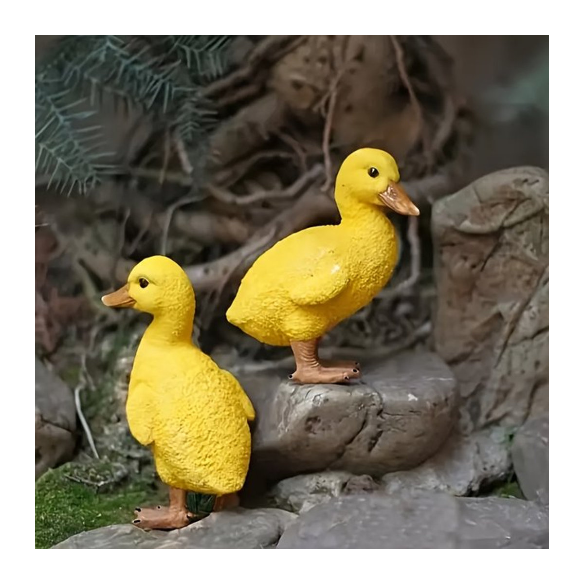 2 Stück Entenkükenfiguren aus Kunstharz in Gelb zur Dekoration für Garten, Rasen und Teich - Bild 1
