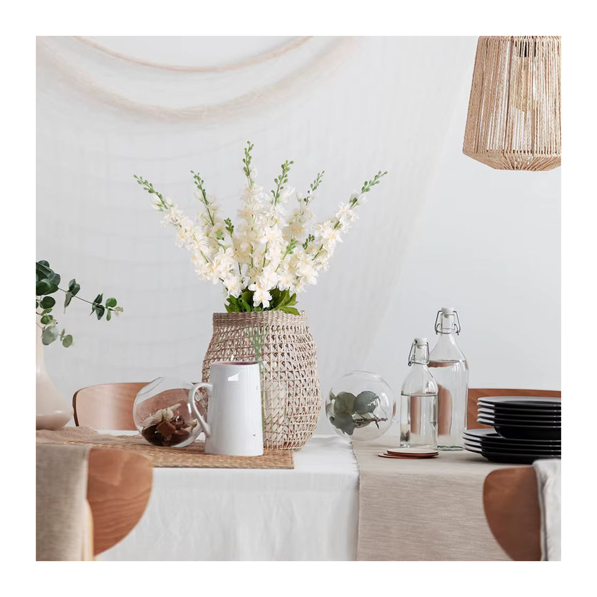 2 Stück künstliche Delphinium-Blumen mit langem Stiel in Weiß von smvp zur Dekoration für hohe Vasen und Hochzeiten - Bild 2