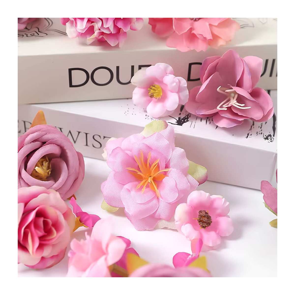 24 Stück künstliche Rosen aus Seide in Rot und Mehrfarbig, Durchmesser: 4,5 cm, ideale Dekoration für Hochzeiten, DIY-Projekte und Blumenkränze - Bild 2