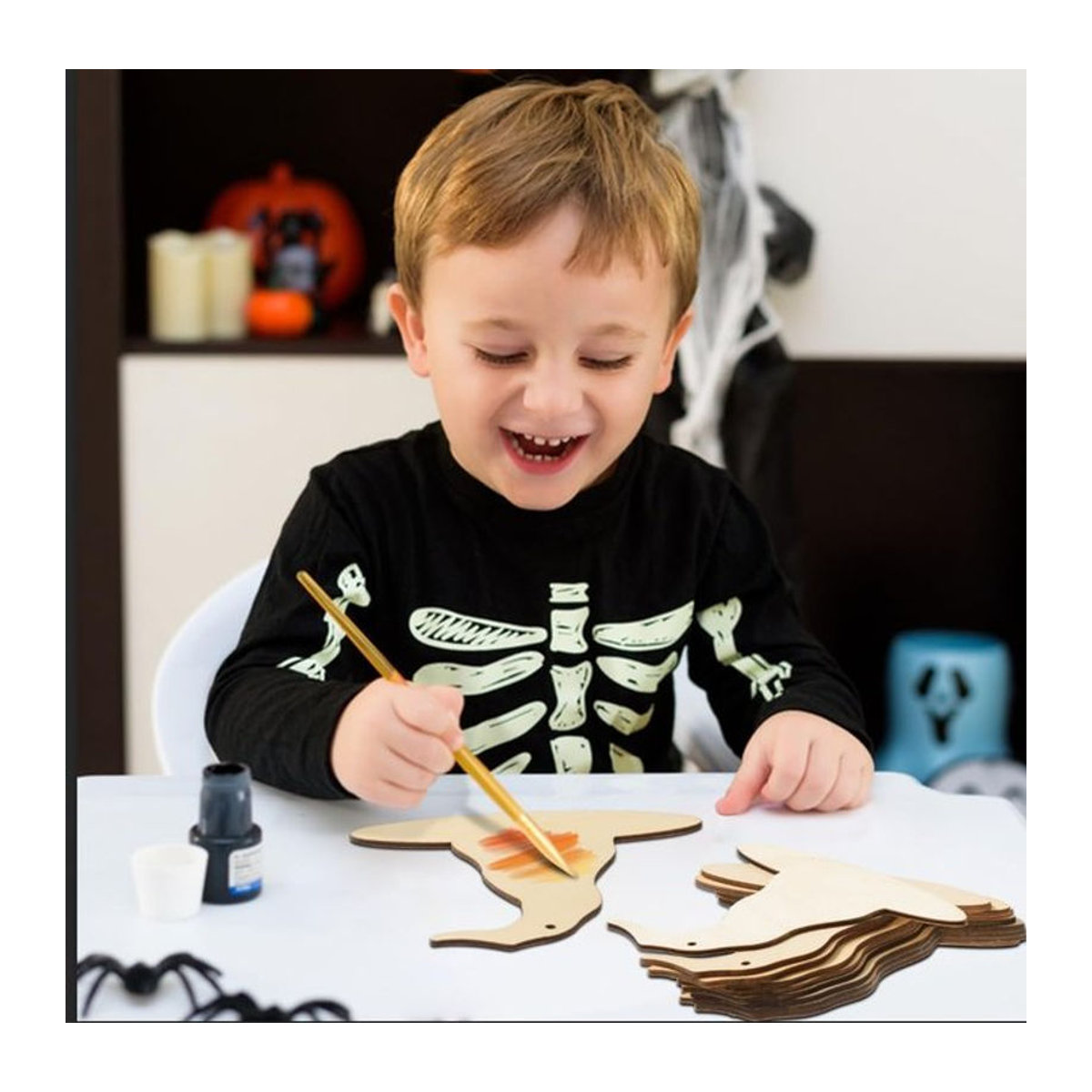 24 unlackierte Hexenhut-Holzscheiben in Braun für Halloween DIY-Hängedekoration inklusive Schnur - Bild 1