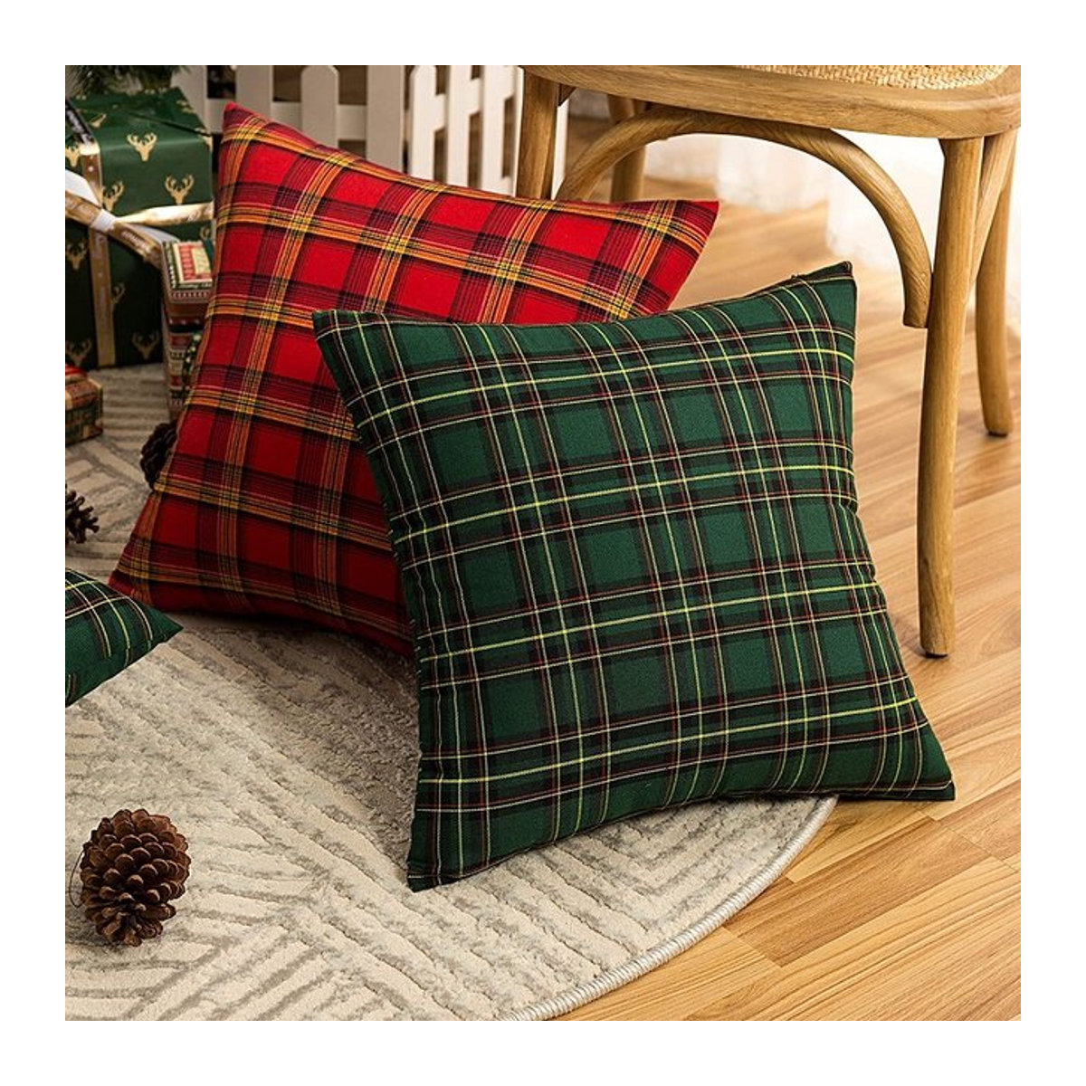 2er-Set Weihnachts-Kissenbezüge mit Büffelkaro-Muster aus Polyester in Rot und Grün für deine Bauernhaus-Dekoration - Bild 1