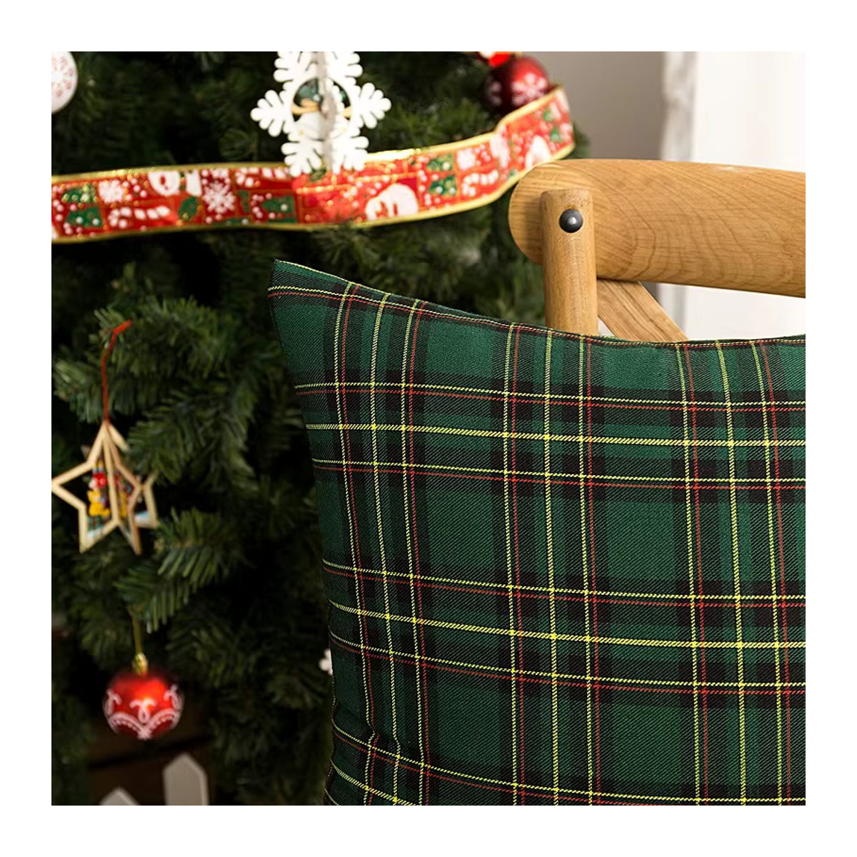 2er-Set Weihnachts-Kissenbezüge mit Büffelkaro-Muster aus Polyester in Rot und Grün für deine Bauernhaus-Dekoration - Bild 2