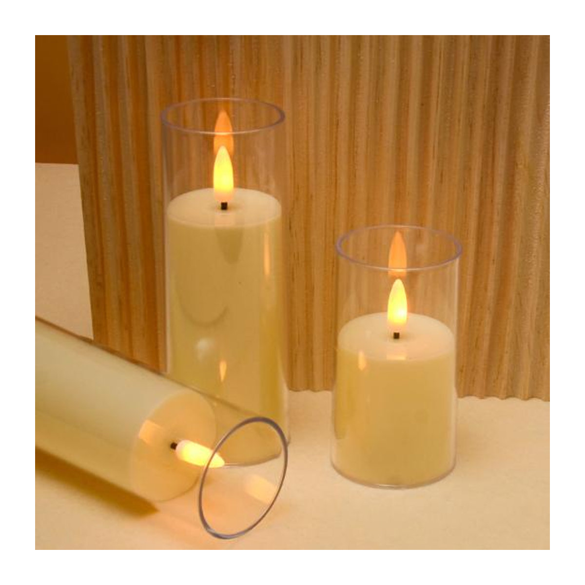 3-teiliges Amusedly LED-Nachtlicht Set mit Fernbedienung, batteriebetriebene Stumpenkerzen mit Flackereffekt in Rot und Weiß, zylindrische Kerzen aus Kunststoff und Glas - Bild 1