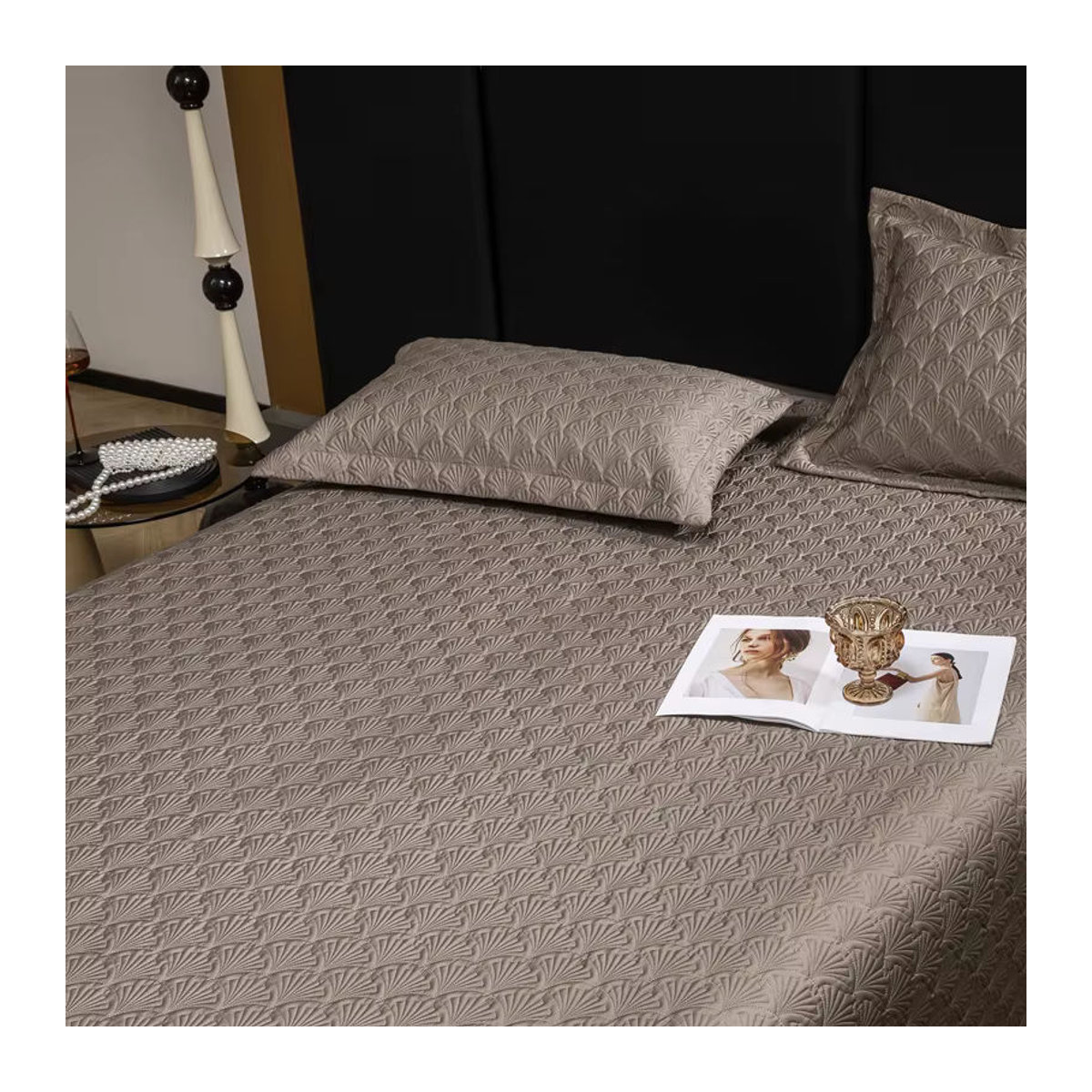 3-teiliges Luxus-Set aus Lyocell-Baumwolle in Braun: Geprägte gesteppte Tagesdecke, Bettüberwurf und Matratzenauflage - Bild 4