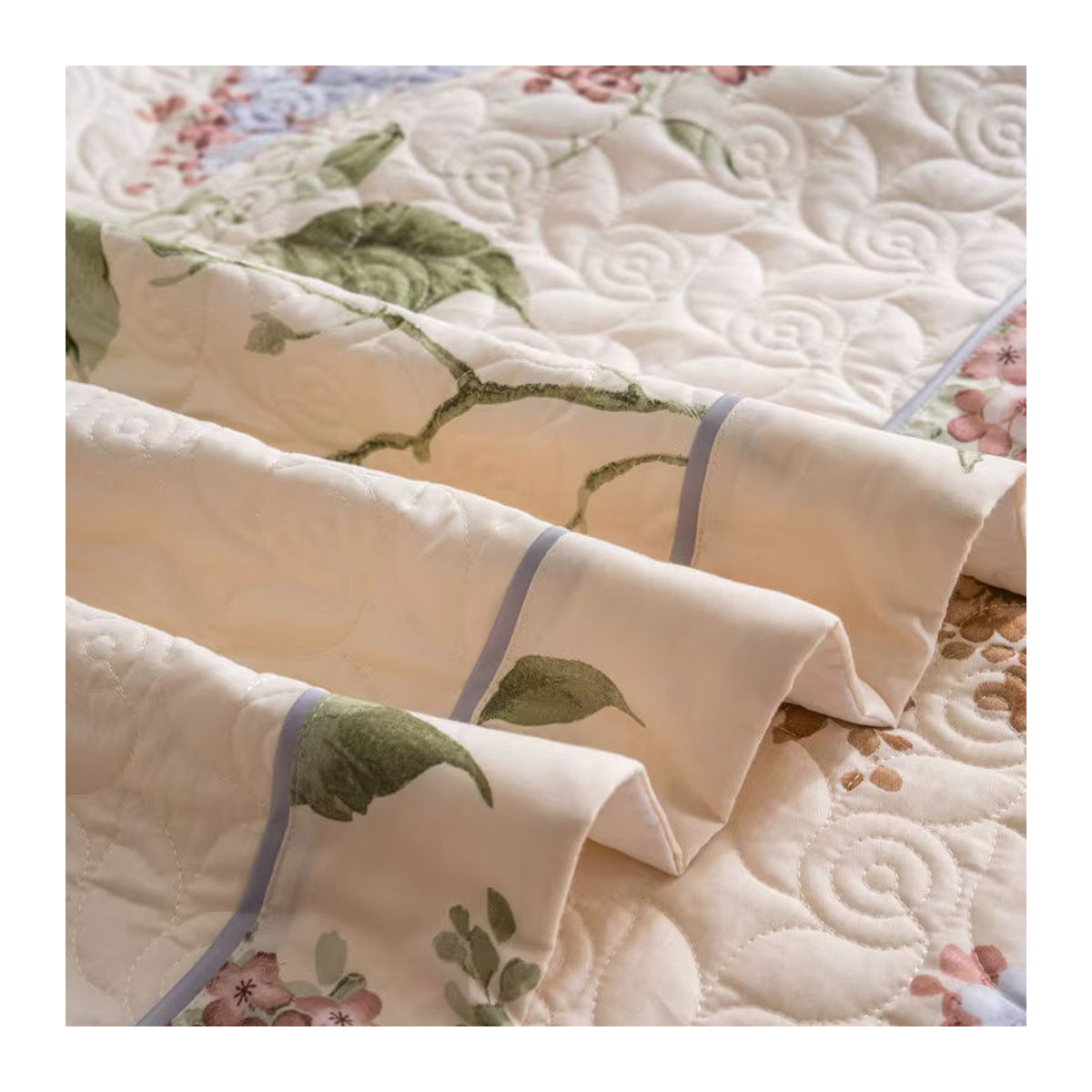 3-teiliges Quilt Set aus 100% Baumwolle mit Blumenmuster und 2 Kissenbezügen, reversible Tagesdecke - Bild 5