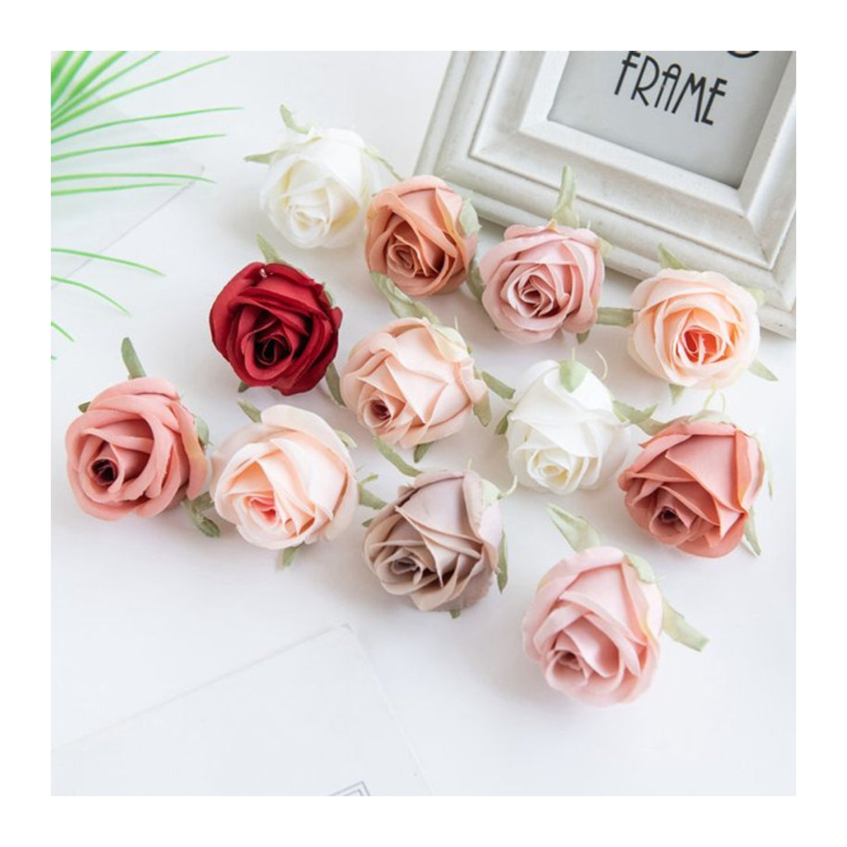 30 oder 50 Stück künstliche Rosenköpfe aus Seide in Mehrfarbig für Hochzeit, Dekoration und DIY-Bastelbedarf von smr - Bild 1