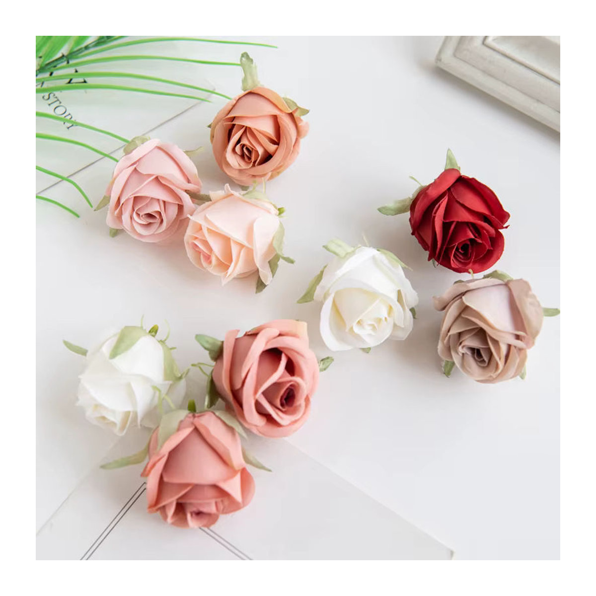 30 oder 50 Stück künstliche Rosenköpfe aus Seide in Mehrfarbig für Hochzeit, Dekoration und DIY-Bastelbedarf von smr - Bild 2