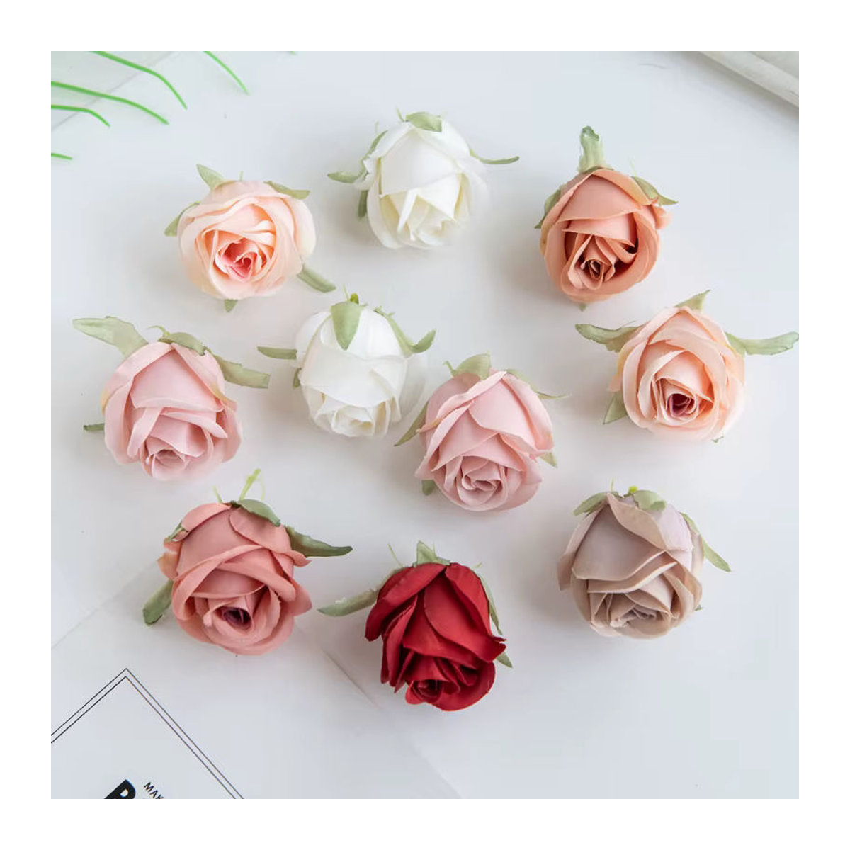 30 oder 50 Stück künstliche Rosenköpfe aus Seide in Mehrfarbig für Hochzeit, Dekoration und DIY-Bastelbedarf von smr - Bild 3