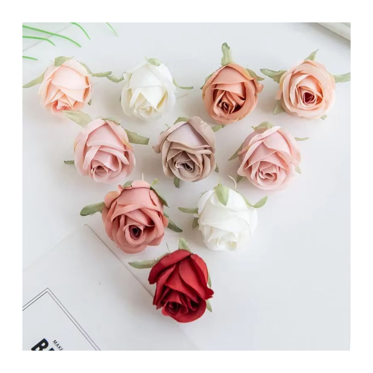 30 oder 50 Stück künstliche Rosenköpfe aus Seide in Mehrfarbig für Hochzeit, Dekoration und DIY-Bastelbedarf von smr - Bild 6