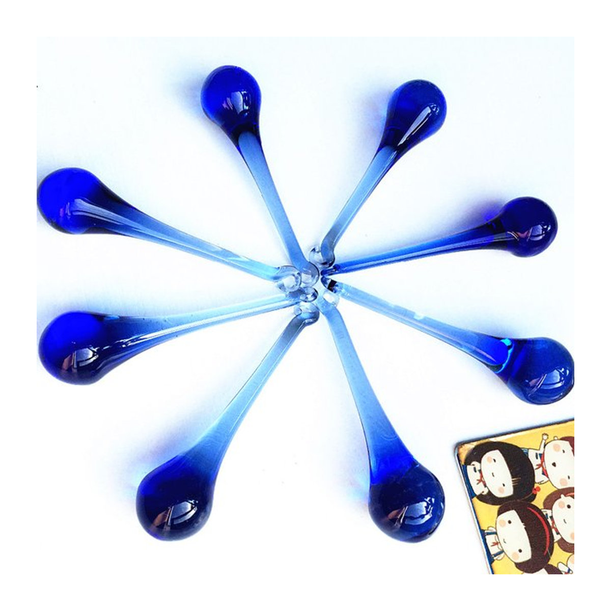 30 Stück blaue Glas Regentropfen Anhänger in Form von Kristall Prismen für Kronleuchter und Vorhang Dekoration, Größe: 20 x 0,8 x 8 cm - Bild 1