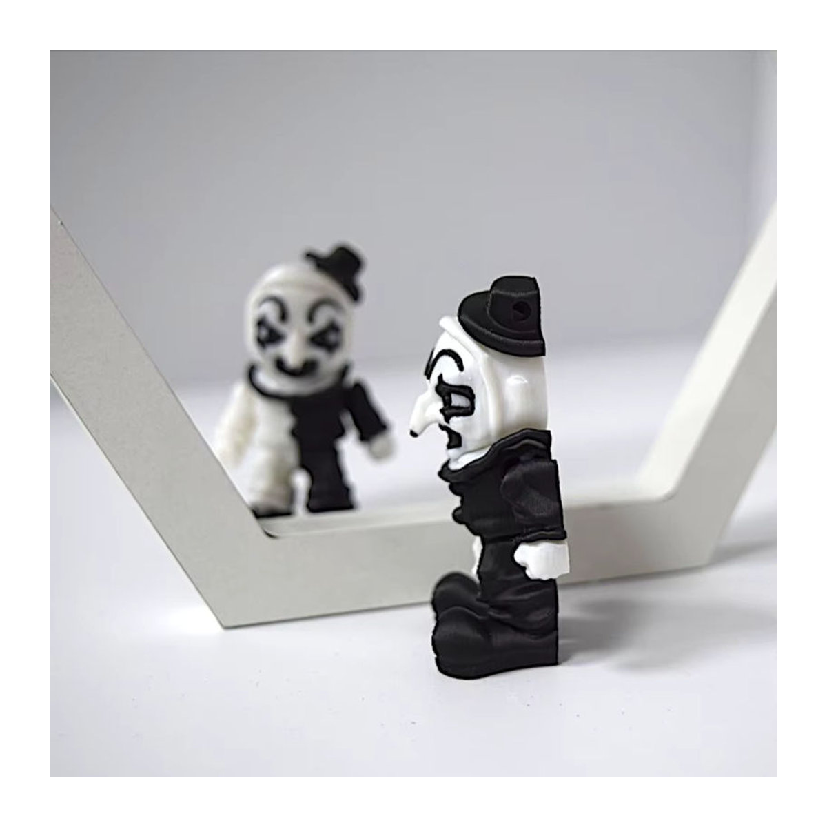 3D-gedruckte Horror-Clown-Skulptur in Weiß als Halloween-Dekoration aus Kunststoff - Bild 2