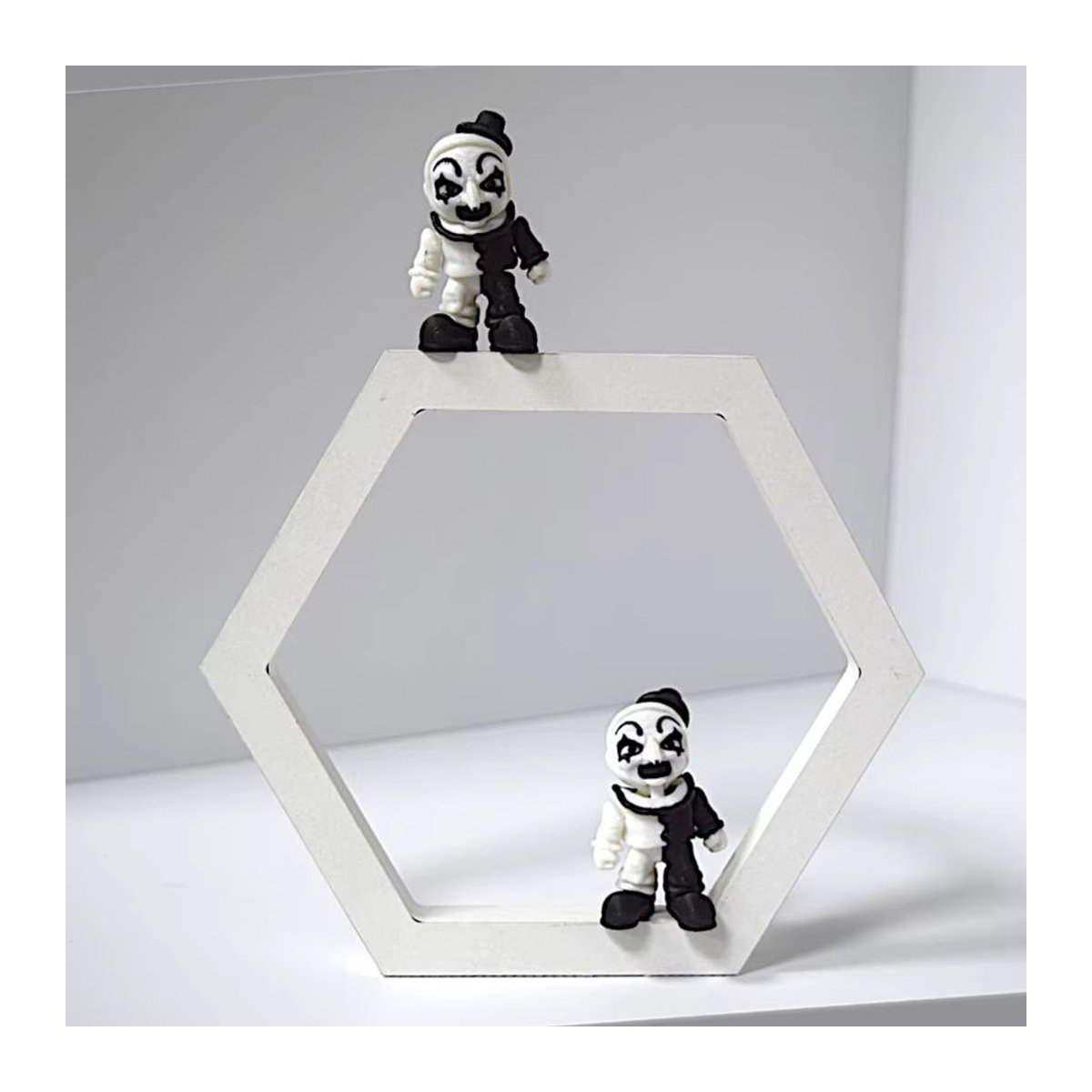 3D-gedruckte Horror-Clown-Skulptur in Weiß als Halloween-Dekoration aus Kunststoff - Bild 4