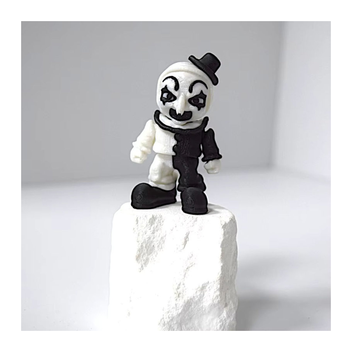 3D-gedruckte Horror-Clown-Skulptur in Weiß als Halloween-Dekoration aus Kunststoff - Bild 6