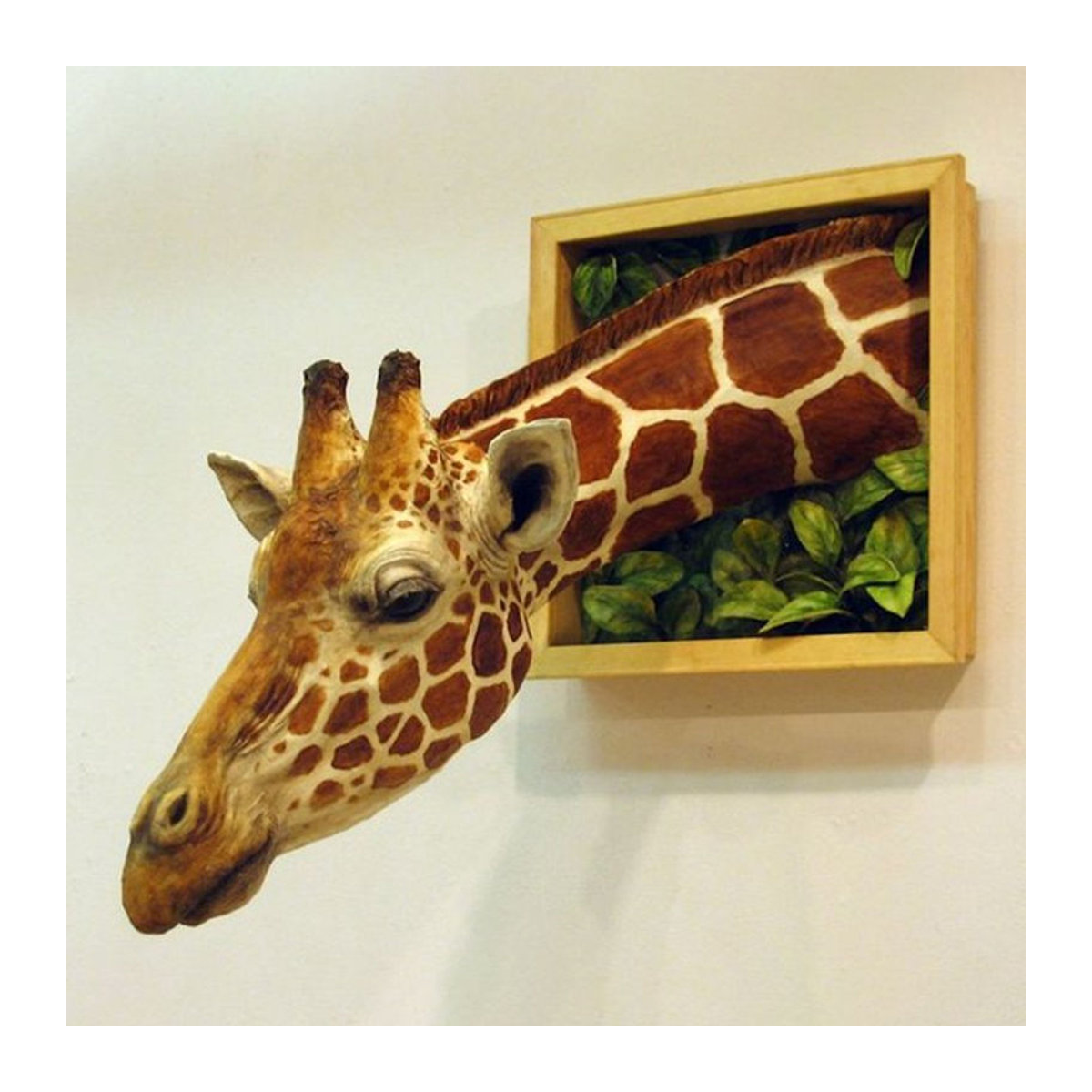 3D Wandskulptur Giraffe aus Kunstharz in Braun als dekorativer Wandbehang für dein Zuhause - Bild 1