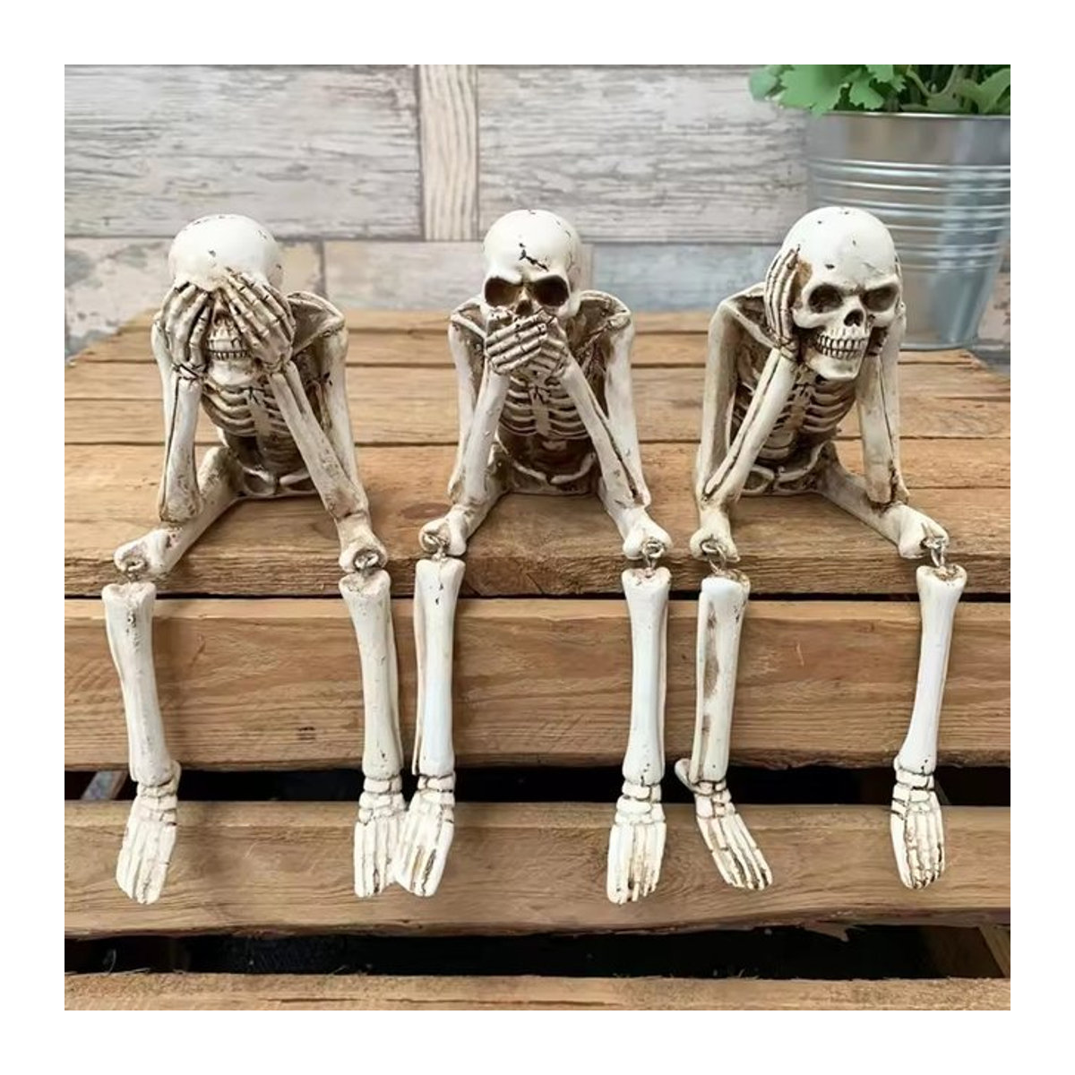 3er-Set Halloween-Schädelfiguren von ZQNYCY aus Kunstharz in Weiß als Skelett-Ornamente für deine Dekoration - Bild 1