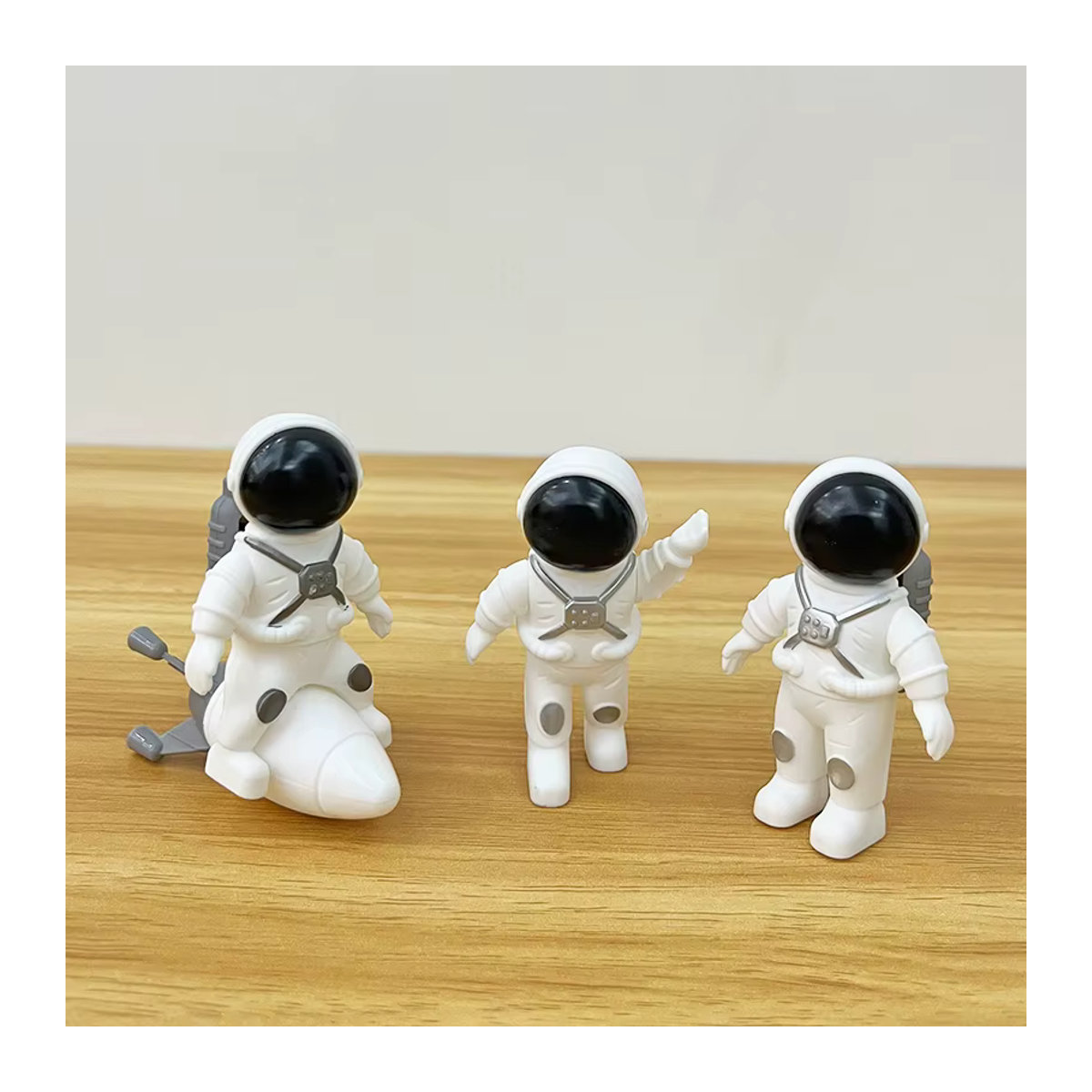 3er Set Weltraum-Astronauten und Rakete als dekorative Modellfiguren in Weiß aus Kunststoff - Bild 2