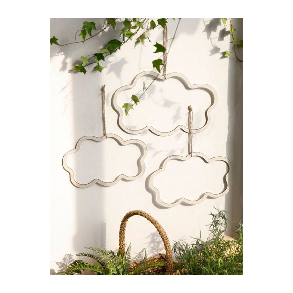 3er-Set Wolken aus Holz in Weiß als hängende Wanddekoration im skandinavischen Stil für Weihnachten und Party-Deko - Bild 1