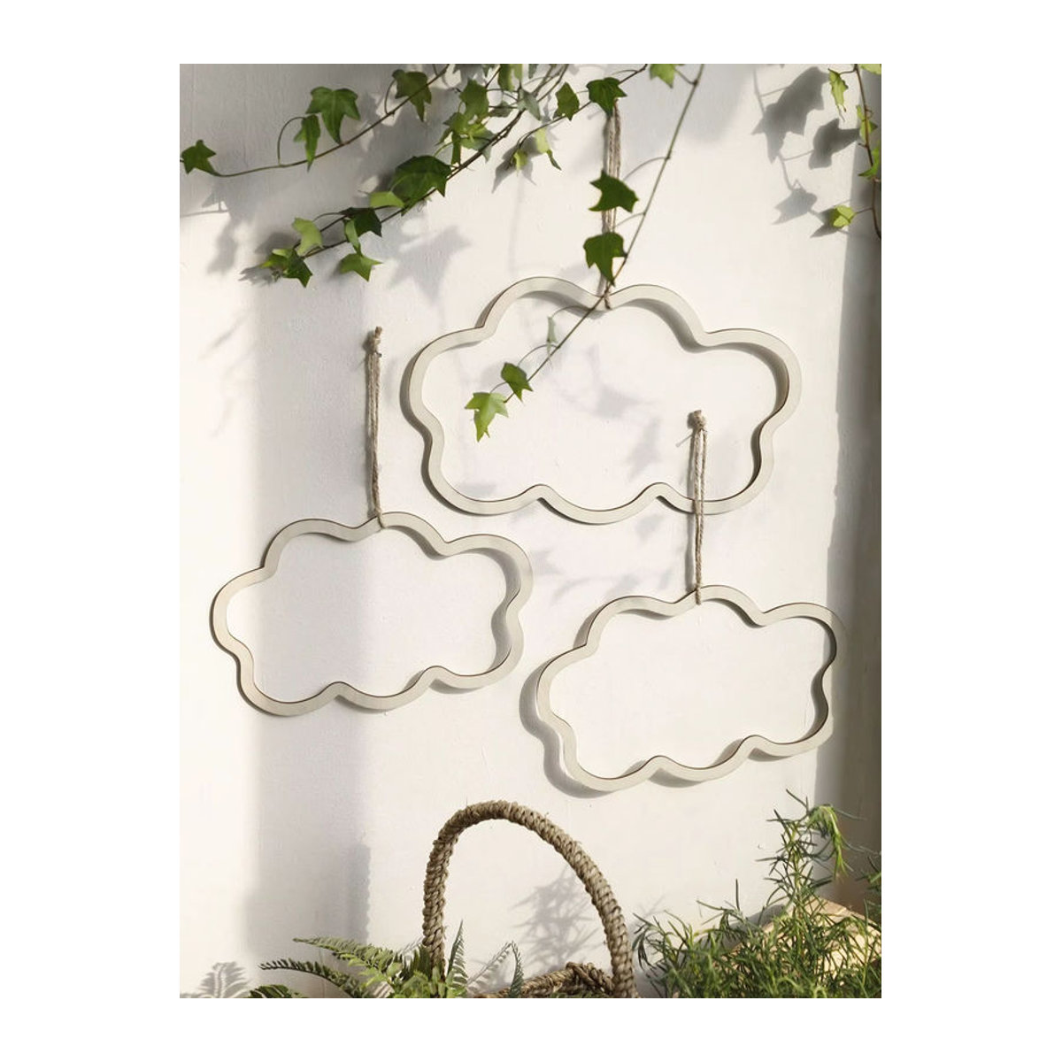 3er-Set Wolken aus Holz in Weiß als hängende Wanddekoration im skandinavischen Stil für Weihnachten und Party-Deko - Bild 2