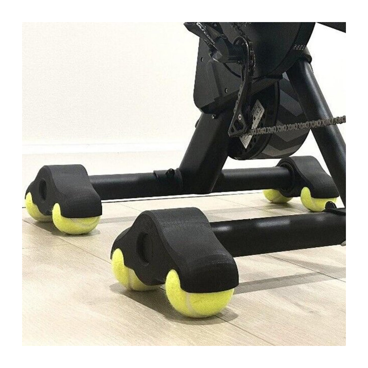 4 Stück Stoßdämpfende Tennisbälle als Fahrrad Fußpolster für Wahoo Kickr Core Fitness Bike in Gelb - Bild 1