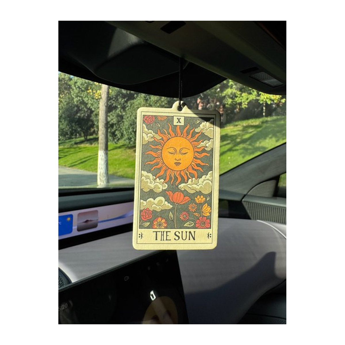 4711 Auto-Lufterfrischer Tarotkarten-Design Sonne Spezial-Duftmischung mit Rückspiegelhalterung und Lüftungsclip, mehrfarbig - Bild 1
