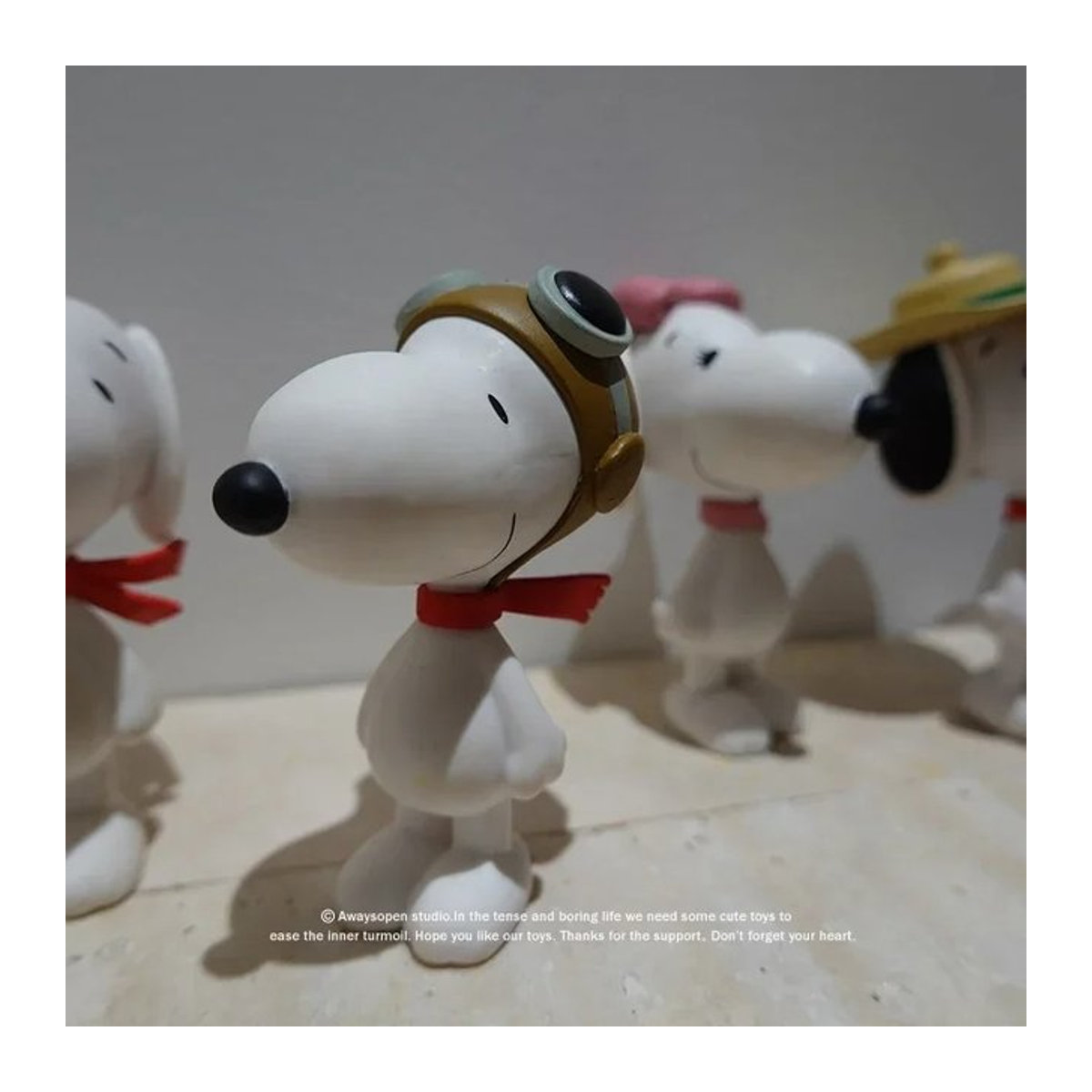 4er Set Snoopy Mini Figuren aus Kunststoff in Weiß als Sammelmodell und Dekoration - Bild 1