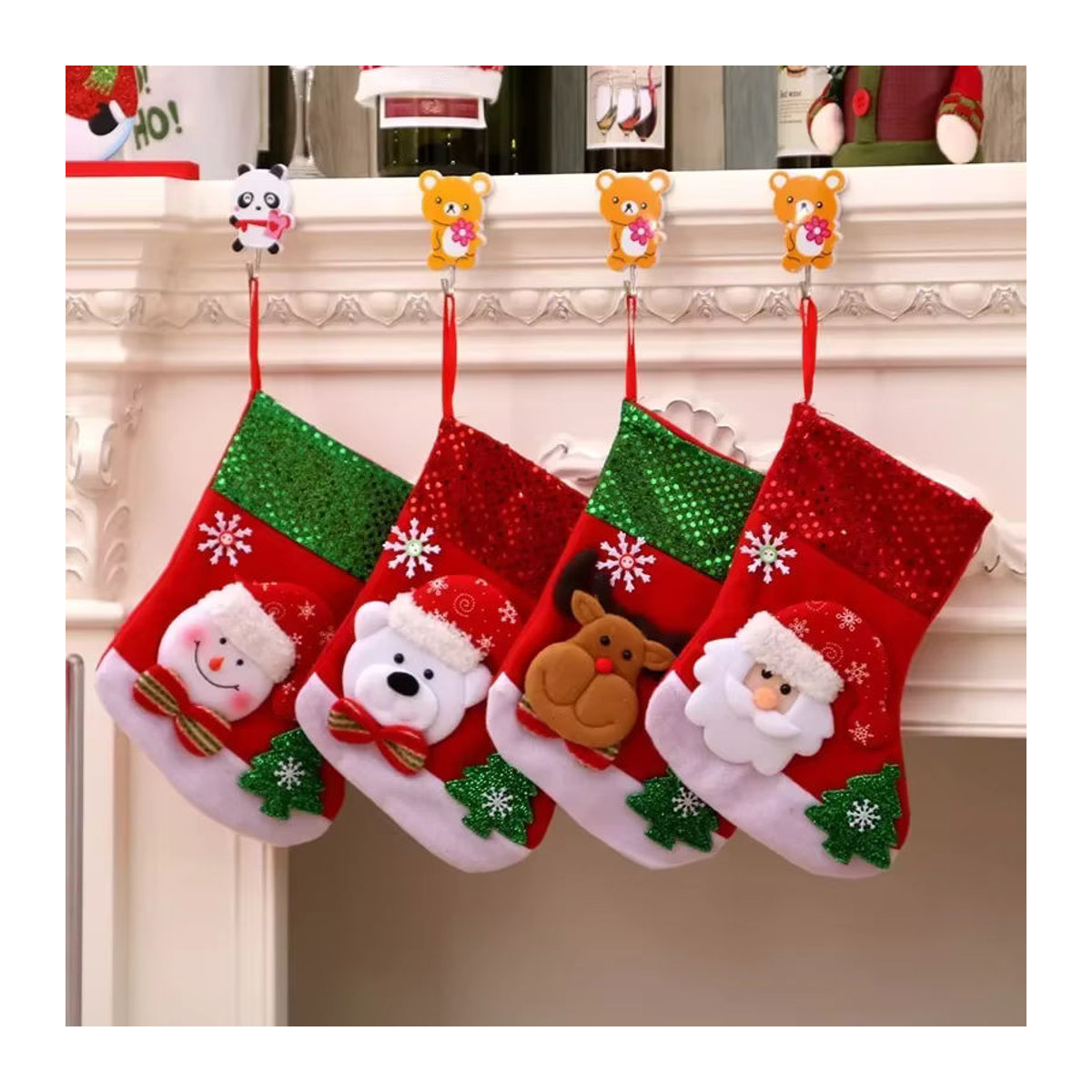 4er-Set Weihnachtsstrümpfe aus Textil in Rot mit Schneeflocken-Design, hängende Dekoration für deine Weihnachtsfeier, B/H: 19 x 25 cm - Bild 1