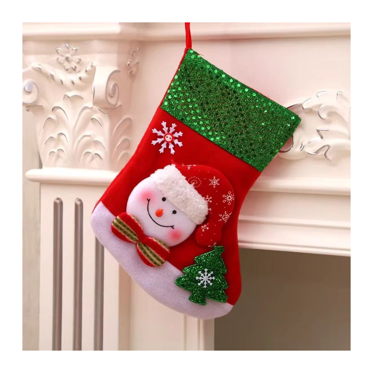 4er-Set Weihnachtsstrümpfe aus Textil in Rot mit Schneeflocken-Design, hängende Dekoration für deine Weihnachtsfeier, B/H: 19 x 25 cm - Bild 2