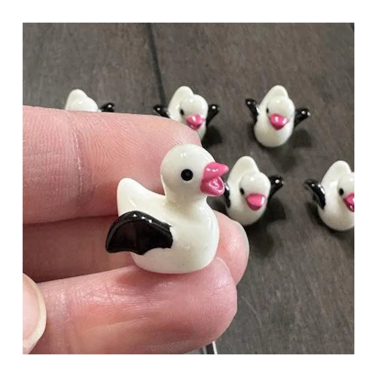 5 oder 10 Stück Mini-Halloween-Enten aus Kunstharz in Weiß als Dekorationszubehör für Topfpflanzen und DIY-Handwerk - Bild 1