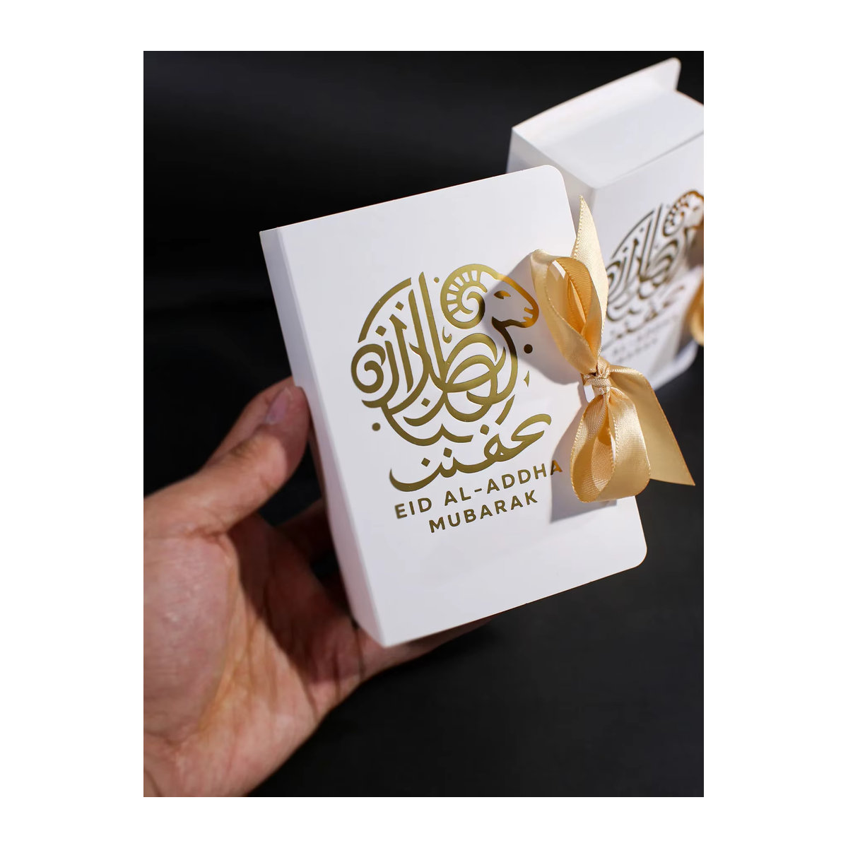5 Stück weiße Eid al Adha Geschenkboxen aus Papier mit Goldfolienverzierung und goldener Schleife - Bild 4