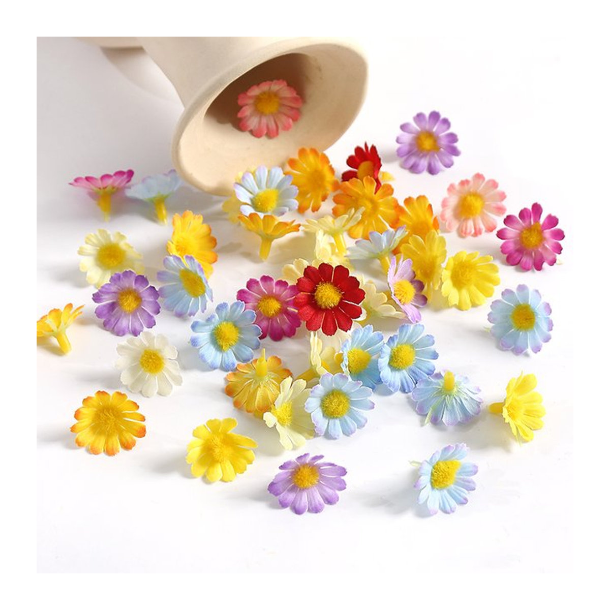 50 Stück Mini Gänseblümchen Kunstblumen aus Seide in Rot und Mehrfarbig, Durchmesser: 2 cm, für Hochzeitsdekoration und DIY-Accessoires - Bild 1