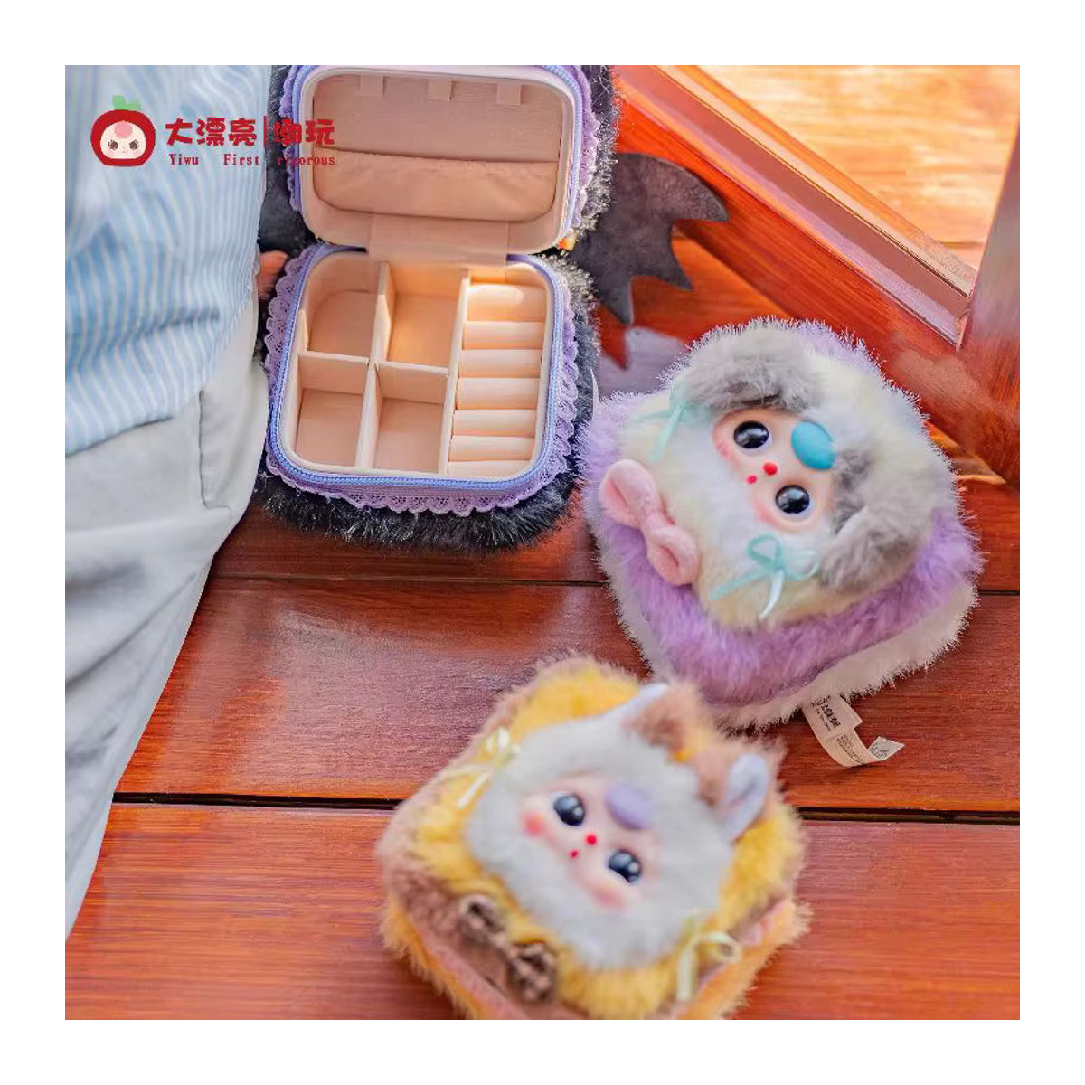 52TOYS Cartoon Baby Drei Plüsch Schmuck Box Blind Box Mystery Box als Desktop Dekoration und Aufbewahrung in Mehrfarbig - Bild 1