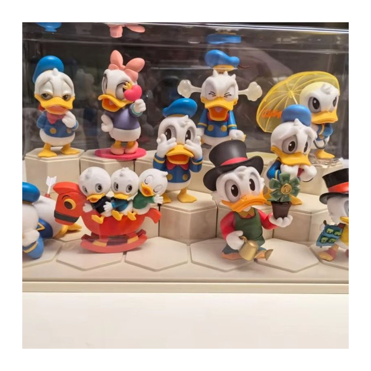 52Toys Donald Duck Club Blind Box Anime Action Figure Dekoration aus Kunststoff in Mehrfarbig - Bild 1