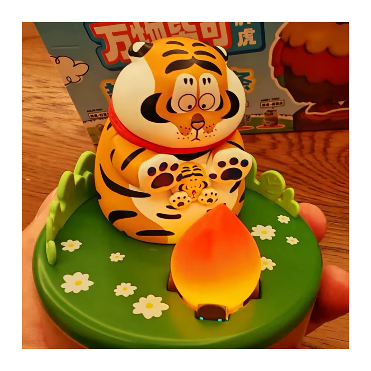 52TOYS Ich Bin Nicht Fett Tiger Campfire Style Serie Niedliche Anime Actionfigur in Mehrfarbig - Bild 3
