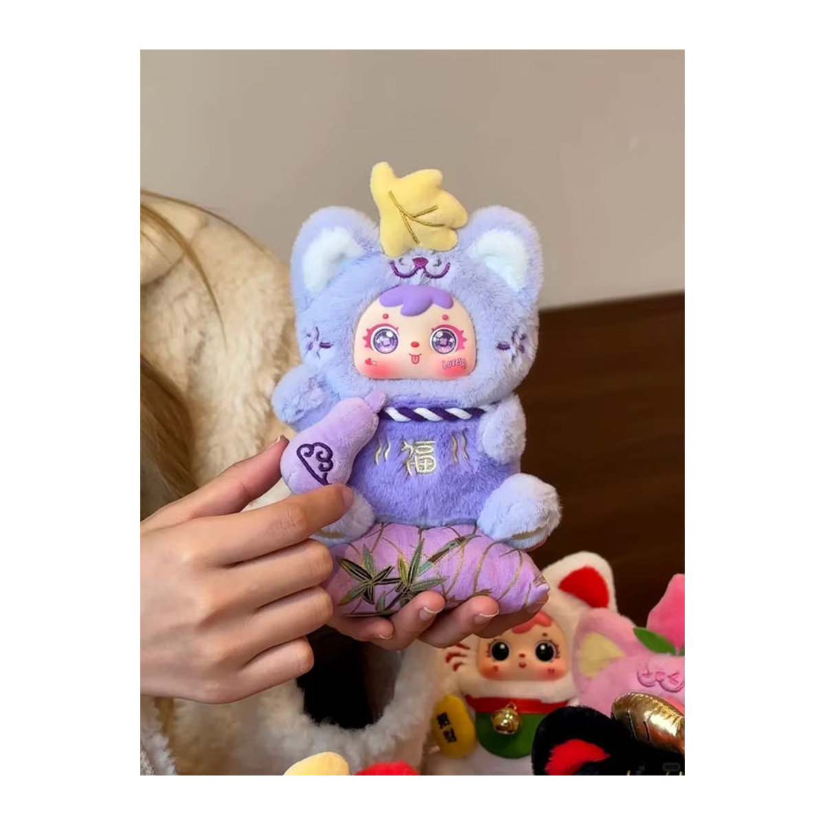 52TOYS Samuel Wealth From All Directions Vinyl Plüsch Blind Box Desktop Ornament Lila - Bild 2